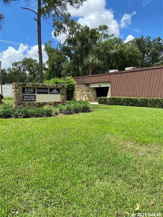 Под контрактом: $900 (0 спален, 0 ванн, 320 Квадратных фут)