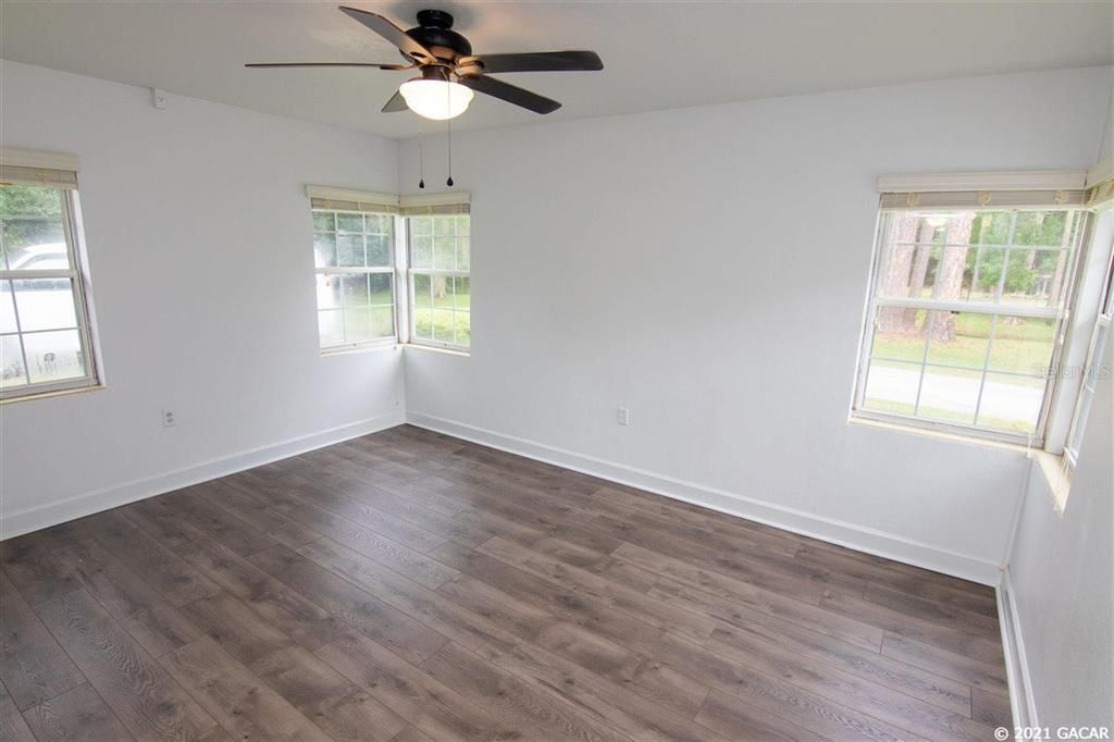 Recently Sold: $240,000 (3 beds, 1 baths, 1722 Square Feet)
