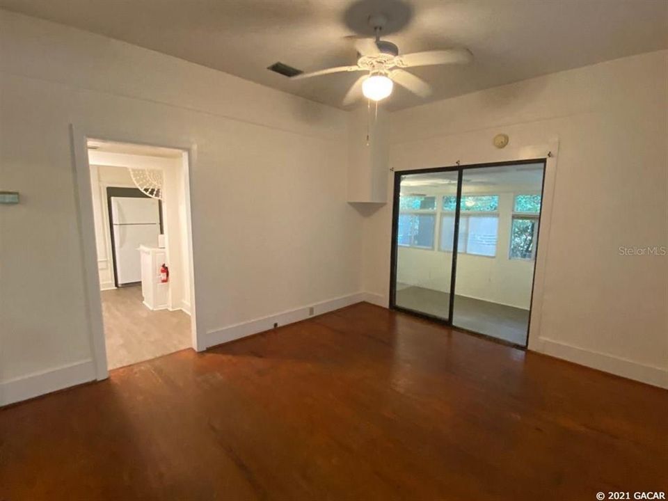 Recently Rented: $1,280 (2 beds, 1 baths, 881 Square Feet)