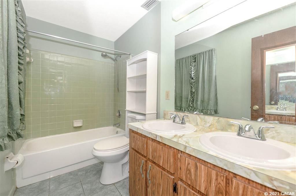 Недавно продано: $349,707 (4 спален, 3 ванн, 2391 Квадратных фут)