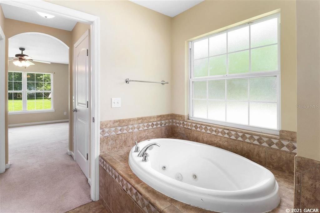 最近售出: $230,000 (3 贝兹, 2 浴室, 1670 平方英尺)