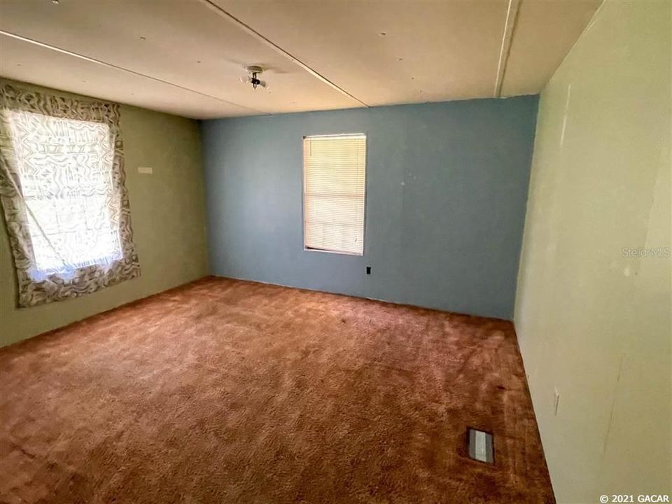 Recently Sold: $77,000 (3 beds, 2 baths, 1040 Square Feet)