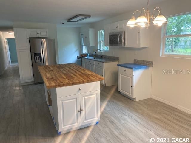 Recently Sold: $220,000 (4 beds, 2 baths, 1555 Square Feet)