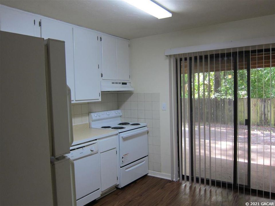 Recently Rented: $850 (2 beds, 1 baths, 900 Square Feet)