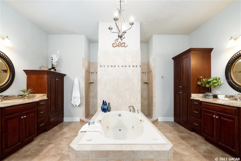 Недавно продано: $599,707 (5 спален, 3 ванн, 3957 Квадратных фут)