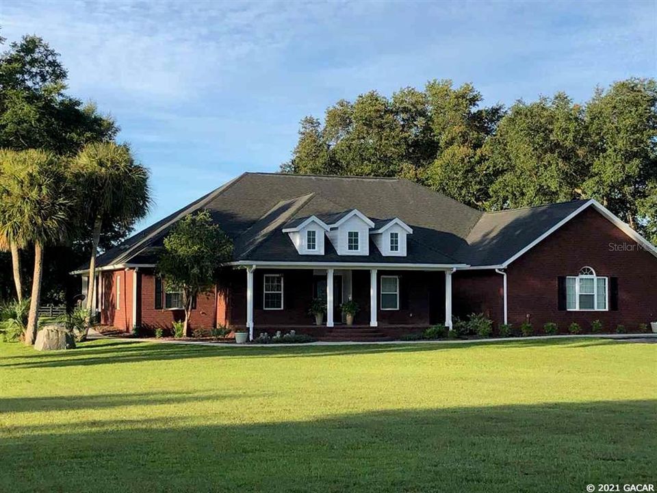 Recently Sold: $695,000 (3 beds, 4 baths, 3400 Square Feet)