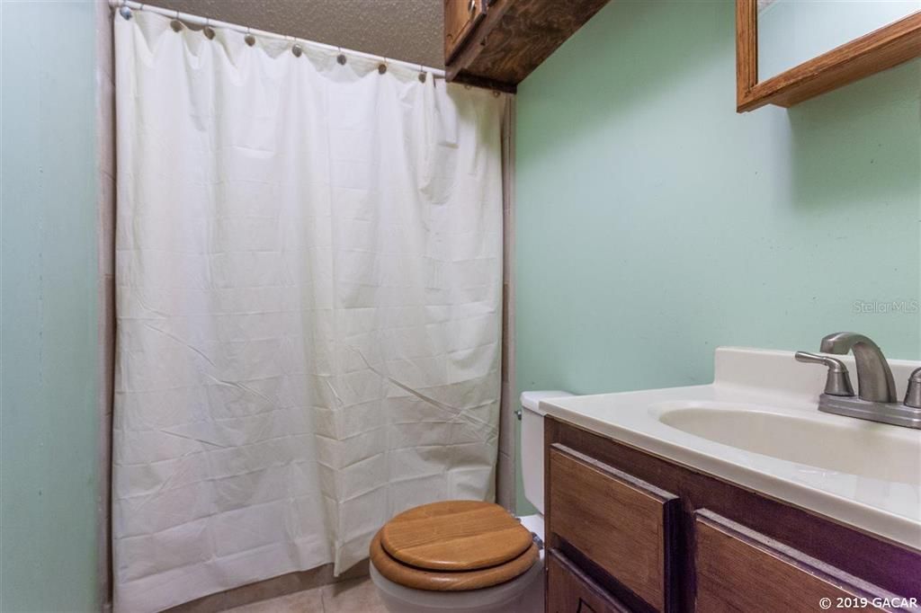 最近售出: $98,000 (3 贝兹, 2 浴室, 960 平方英尺)