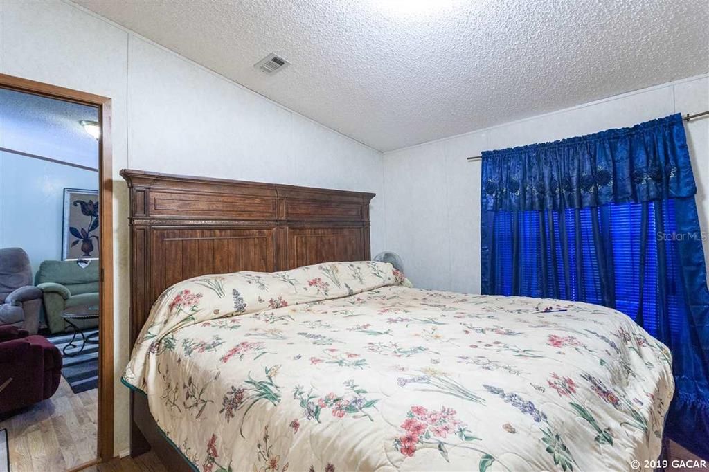 Vendido Recientemente: $98,000 (3 camas, 2 baños, 960 Pies cuadrados)