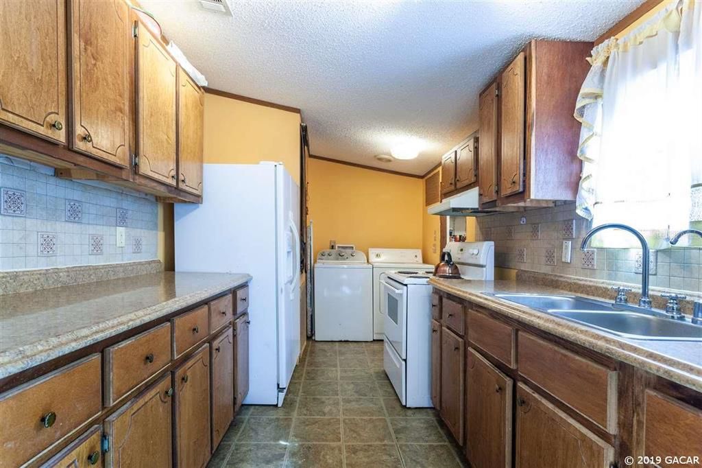 Recently Sold: $98,000 (3 beds, 2 baths, 960 Square Feet)