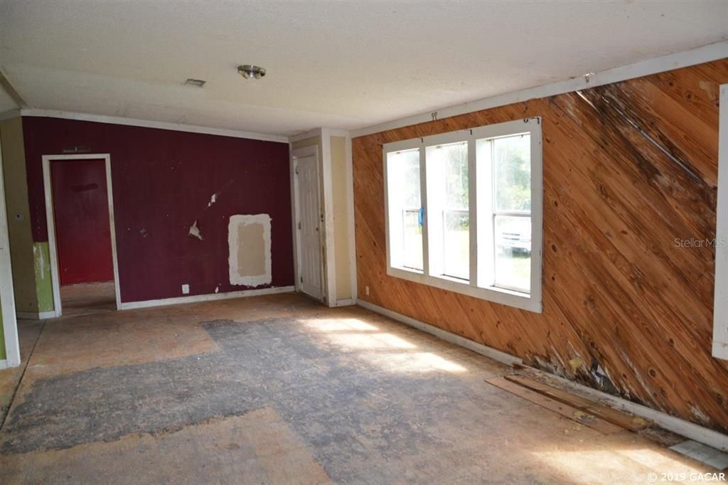 Recently Sold: $27,900 (3 beds, 3 baths, 1836 Square Feet)