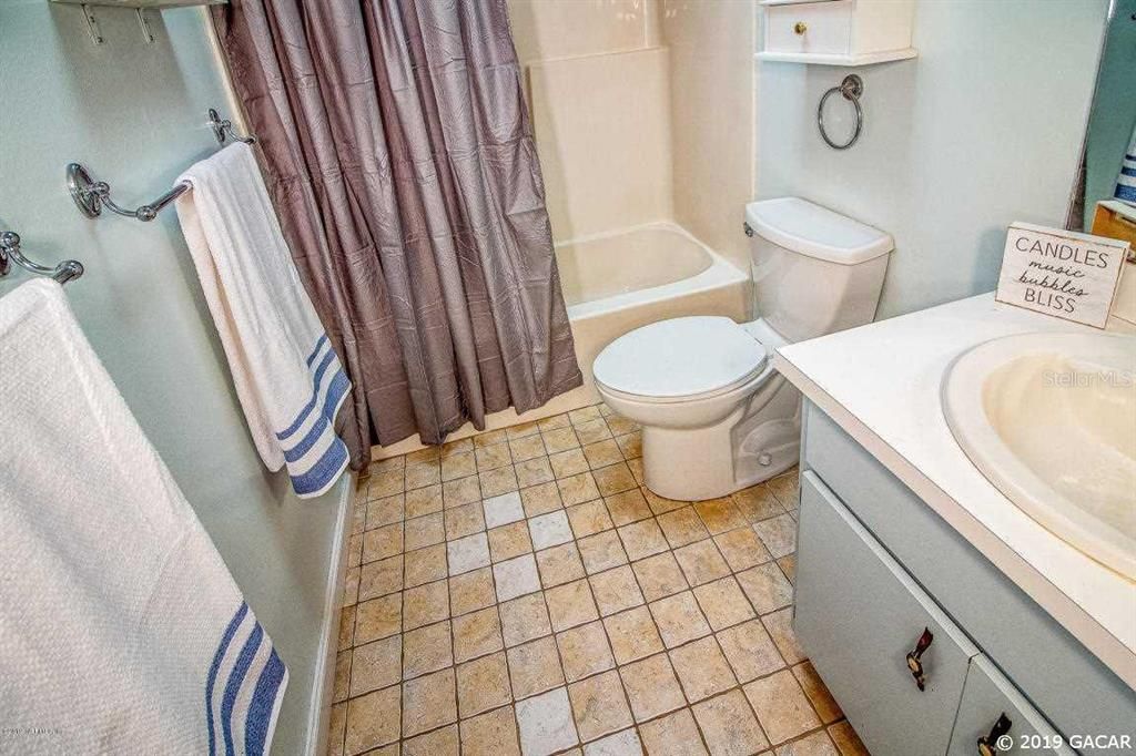 最近售出: $225,500 (3 贝兹, 2 浴室, 1883 平方英尺)