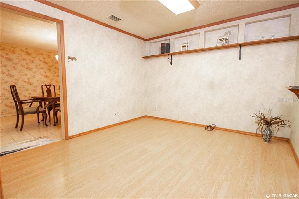 Vendido Recientemente: $139,900 (3 camas, 2 baños, 2316 Pies cuadrados)