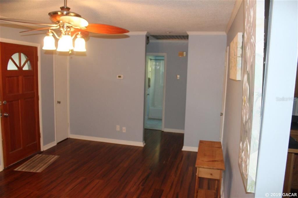 Recently Sold: $139,000 (2 beds, 1 baths, 832 Square Feet)