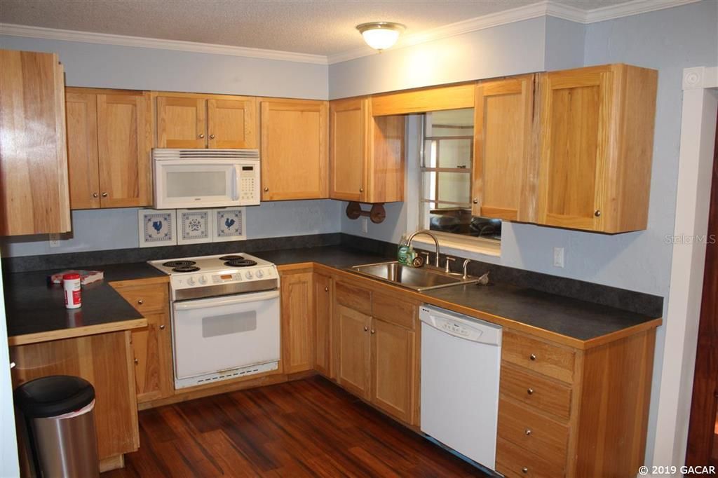 Recently Sold: $139,000 (2 beds, 1 baths, 832 Square Feet)