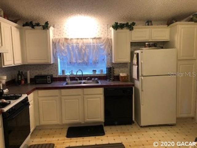 Recently Sold: $120,000 (3 beds, 2 baths, 1620 Square Feet)