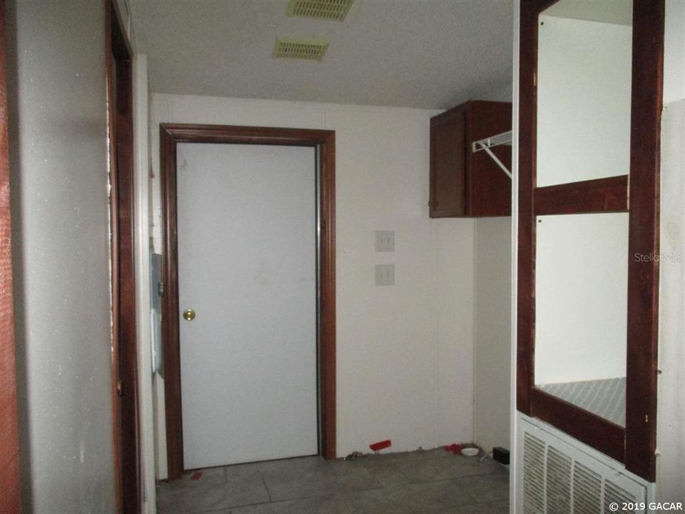 Vendido Recientemente: $70,000 (4 camas, 2 baños, 2280 Pies cuadrados)