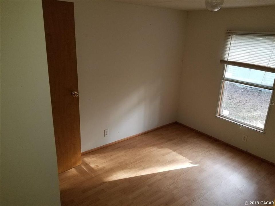 Vendido Recientemente: $55,000 (3 camas, 2 baños, 1040 Pies cuadrados)