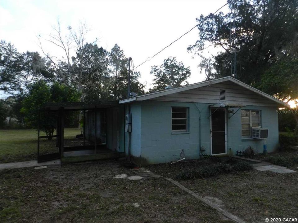 Recently Sold: $137,500 (4 beds, 1 baths, 1320 Square Feet)