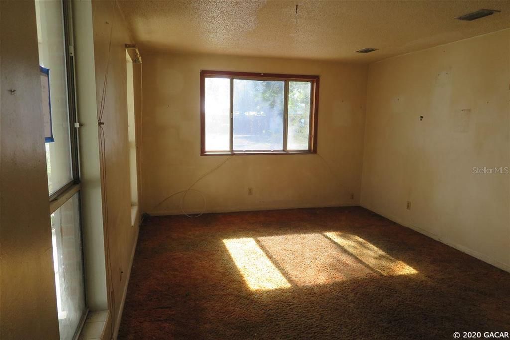 Recently Sold: $65,000 (3 beds, 2 baths, 1770 Square Feet)