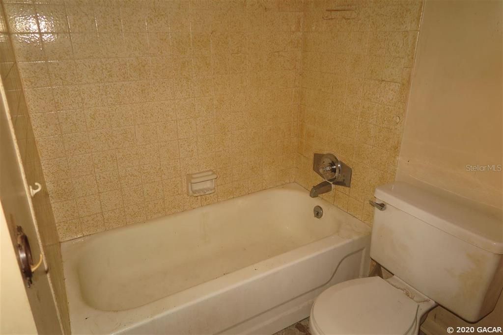 最近售出: $65,000 (3 贝兹, 2 浴室, 1770 平方英尺)