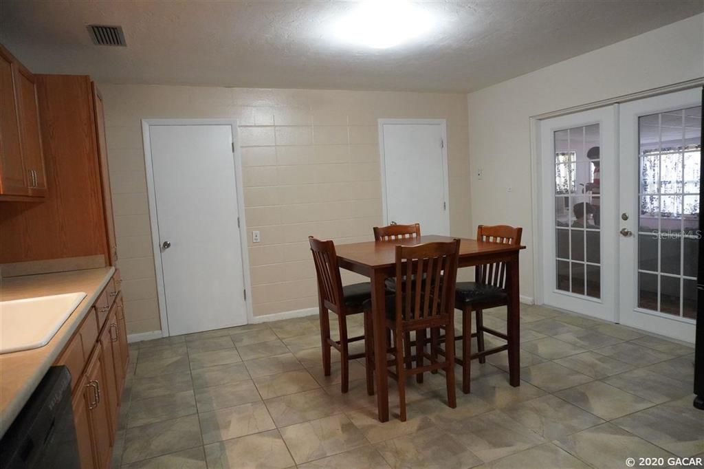 Recently Sold: $165,000 (2 beds, 2 baths, 1597 Square Feet)