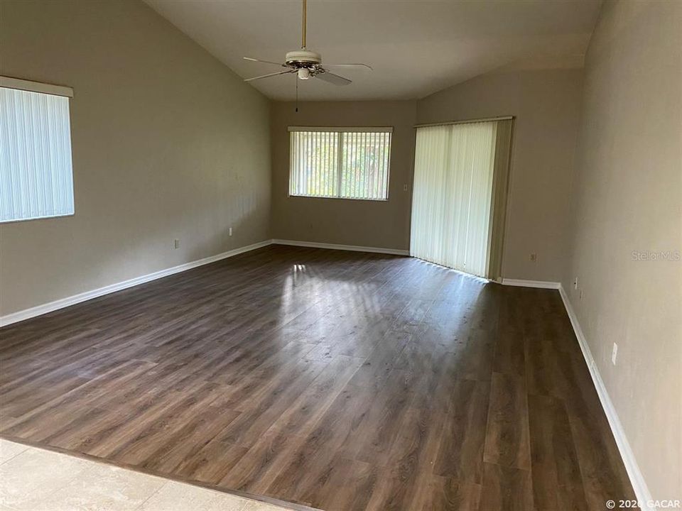 Recently Rented: $1,350 (2 beds, 2 baths, 1410 Square Feet)