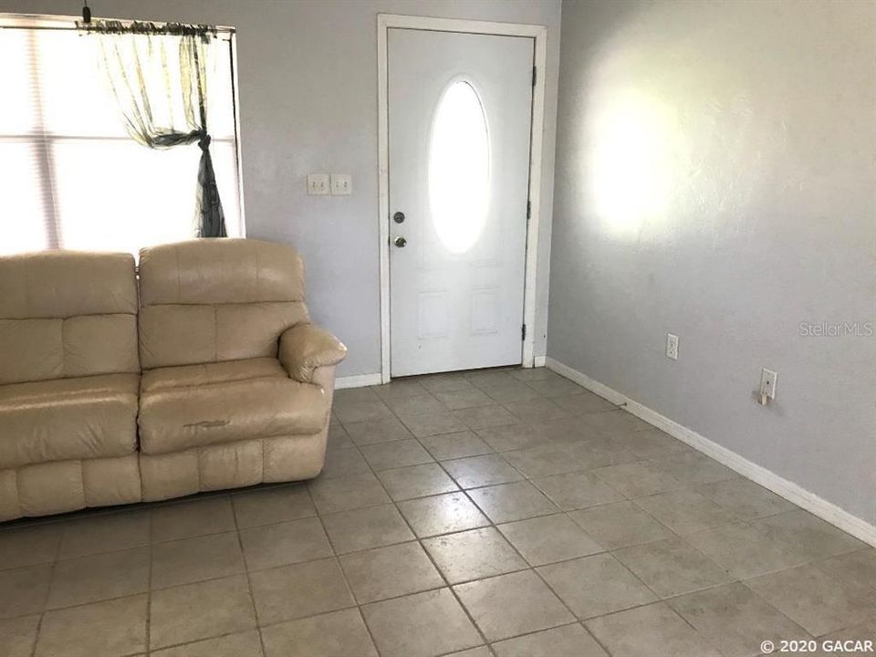 Recently Sold: $139,900 (3 beds, 1 baths, 992 Square Feet)