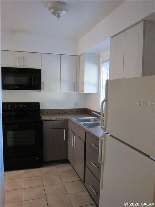 Recently Rented: $725 (2 beds, 1 baths, 915 Square Feet)