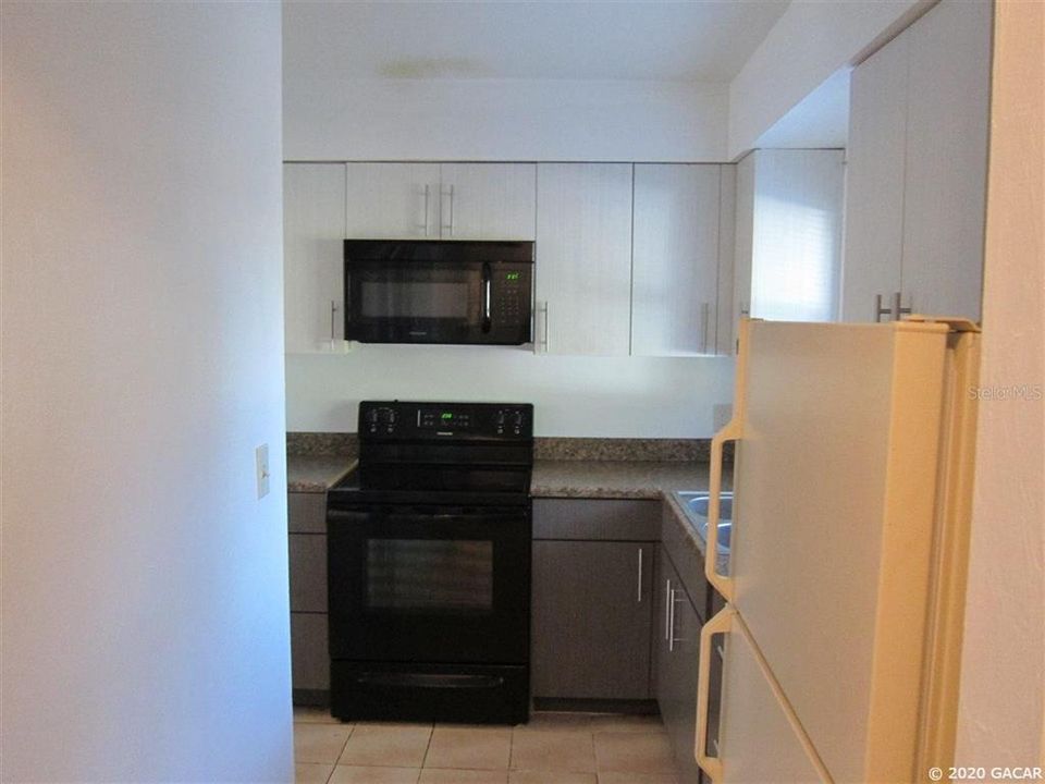 Recently Rented: $725 (2 beds, 1 baths, 915 Square Feet)