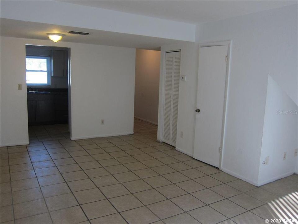 Recently Rented: $725 (2 beds, 1 baths, 915 Square Feet)