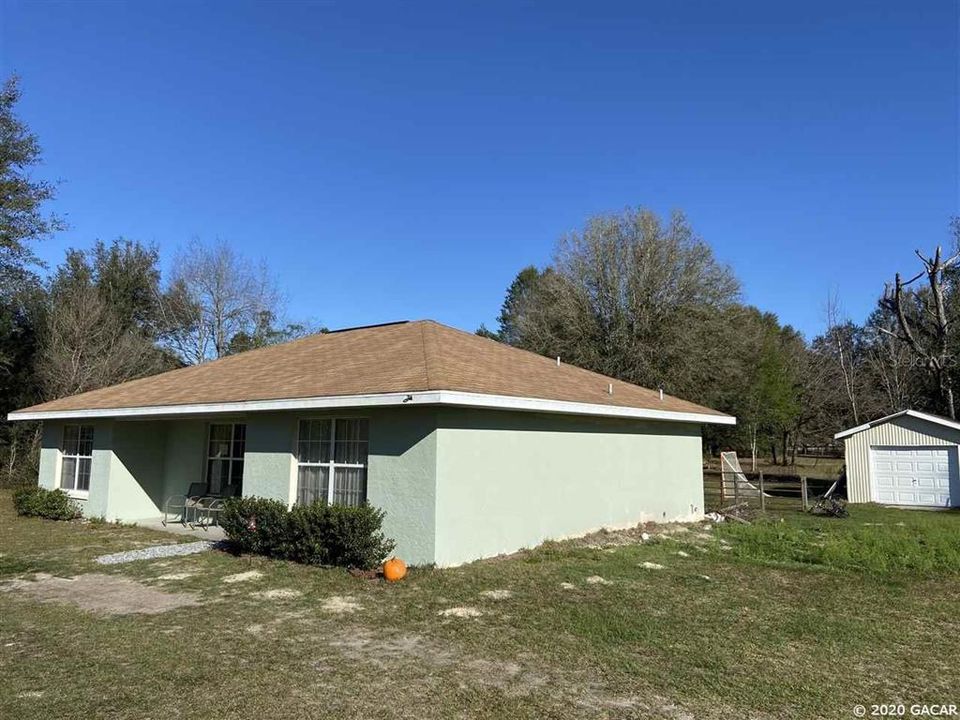 Recently Sold: $189,900 (3 beds, 2 baths, 1327 Square Feet)