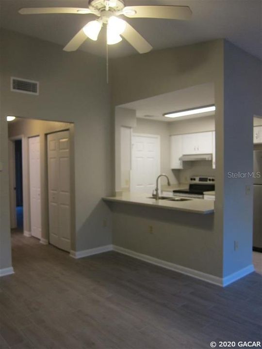 Recently Rented: $850 (2 beds, 1 baths, 822 Square Feet)