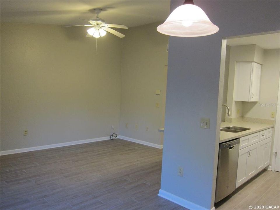 Recently Rented: $850 (2 beds, 1 baths, 822 Square Feet)