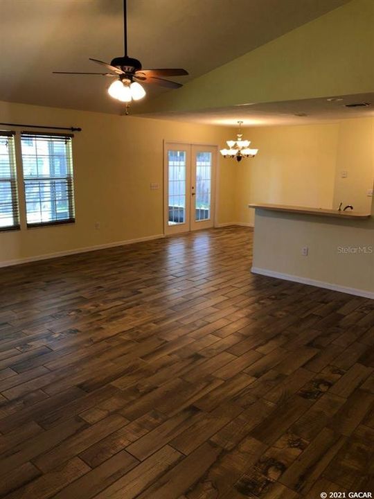 Recently Rented: $1,700 (3 beds, 2 baths, 1562 Square Feet)