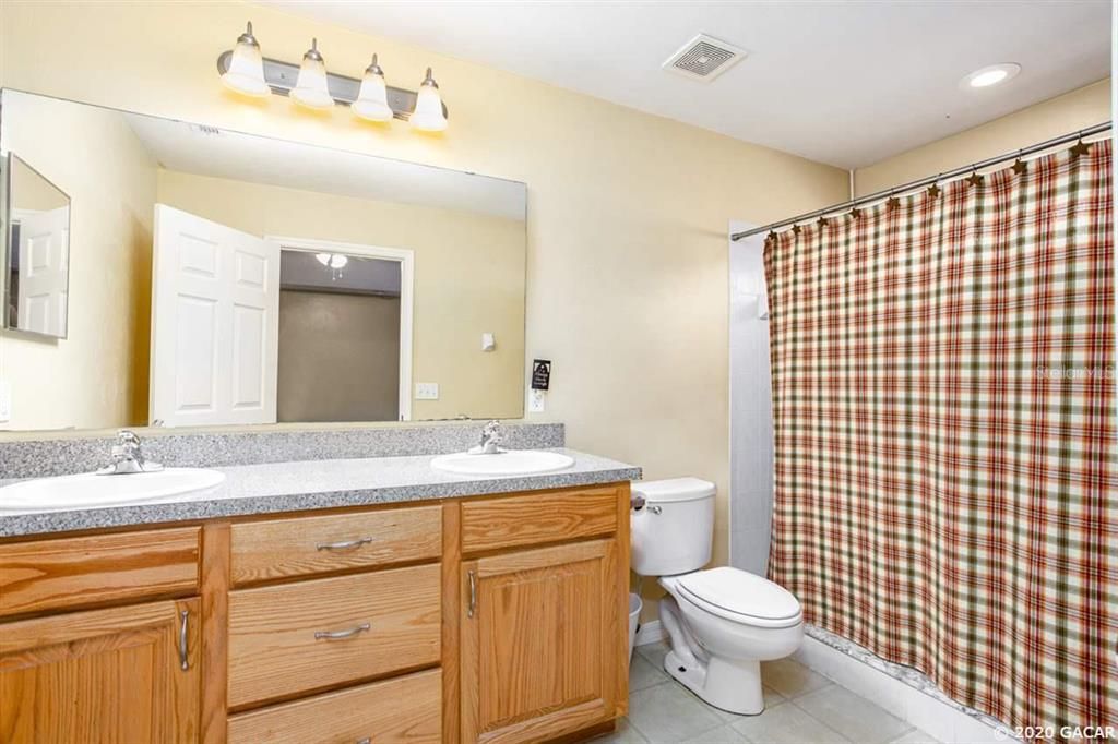 最近租的: $1,700 (3 贝兹, 2 浴室, 1562 平方英尺)