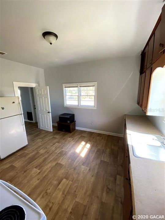 Recently Sold: $74,000 (2 beds, 1 baths, 924 Square Feet)