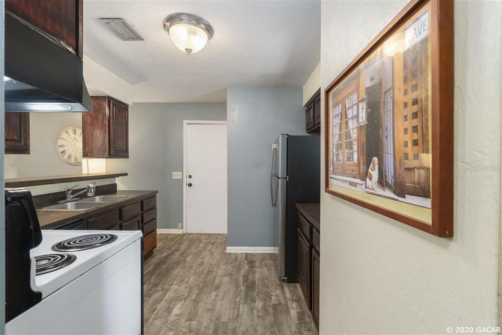 Recently Sold: $112,500 (2 beds, 1 baths, 1062 Square Feet)