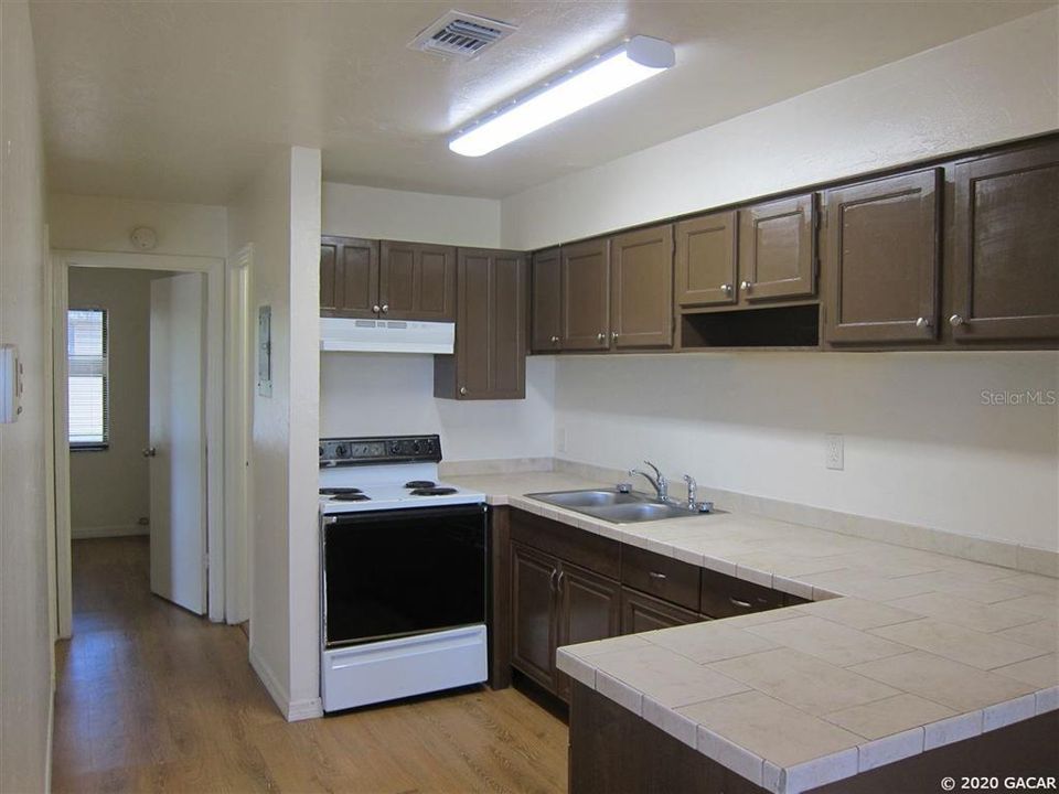 Recently Rented: $725 (2 beds, 1 baths, 694 Square Feet)