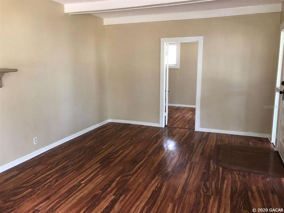 Recently Sold: $102,000 (2 beds, 1 baths, 1092 Square Feet)