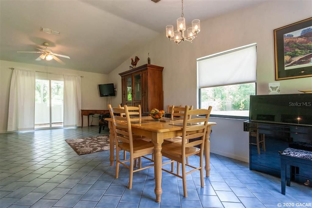 Recently Sold: $139,400 (2 beds, 1 baths, 884 Square Feet)