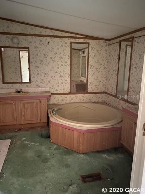 最近售出: $25,000 (3 贝兹, 2 浴室, 1728 平方英尺)