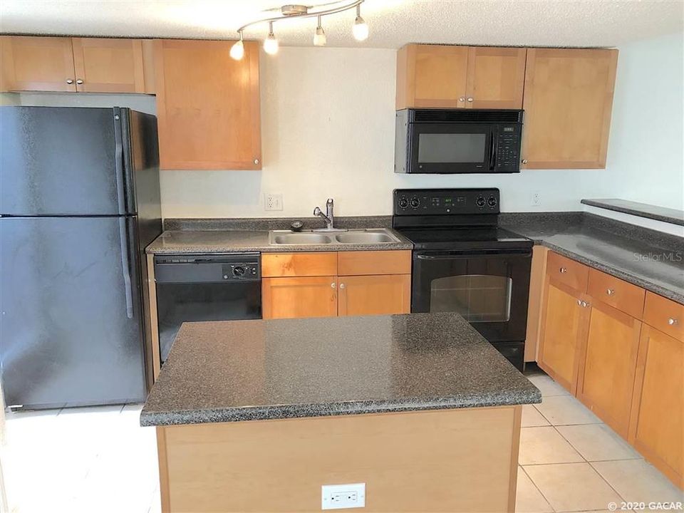Recently Sold: $72,250 (1 beds, 1 baths, 760 Square Feet)