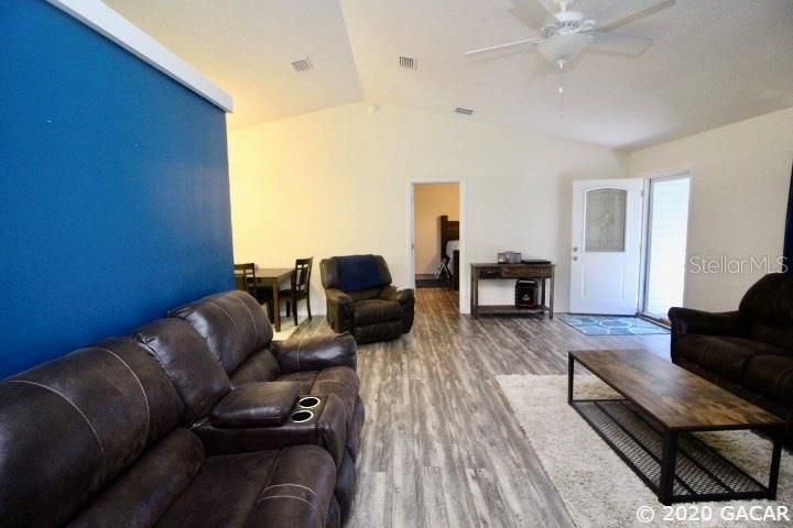 Recently Sold: $159,900 (3 beds, 2 baths, 1386 Square Feet)