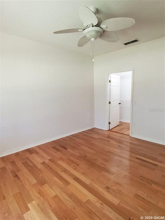 Recently Rented: $950 (1 beds, 1 baths, 888 Square Feet)