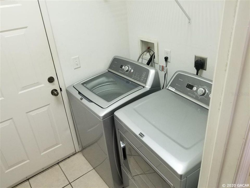 Recently Rented: $950 (1 beds, 1 baths, 888 Square Feet)