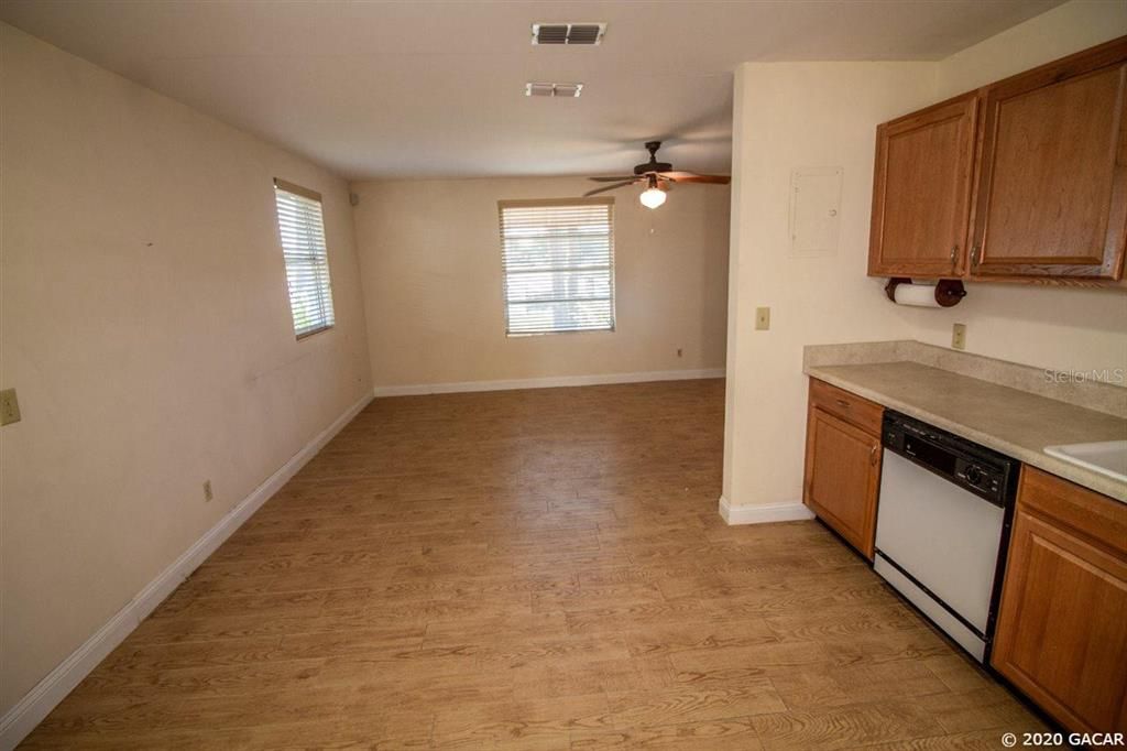 Recently Sold: $169,500 (2 beds, 1 baths, 888 Square Feet)