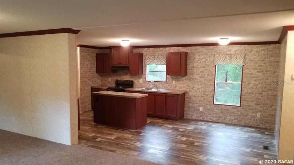 Recently Sold: $220,000 (3 beds, 2 baths, 1456 Square Feet)