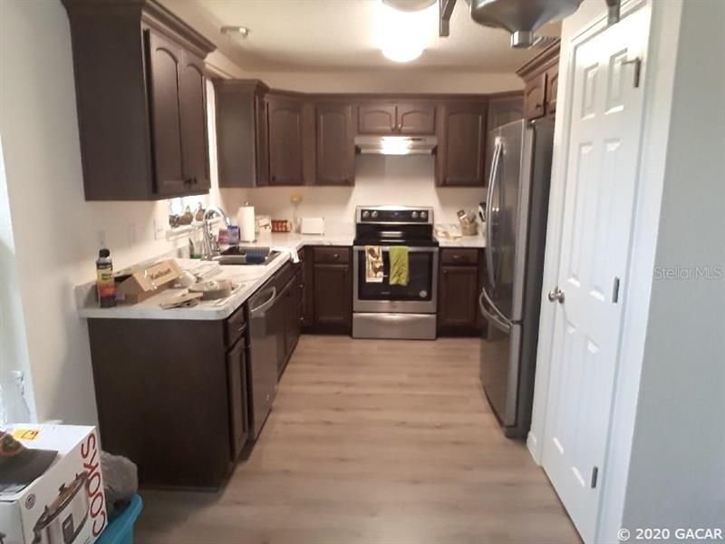Recently Sold: $165,900 (3 beds, 2 baths, 1300 Square Feet)