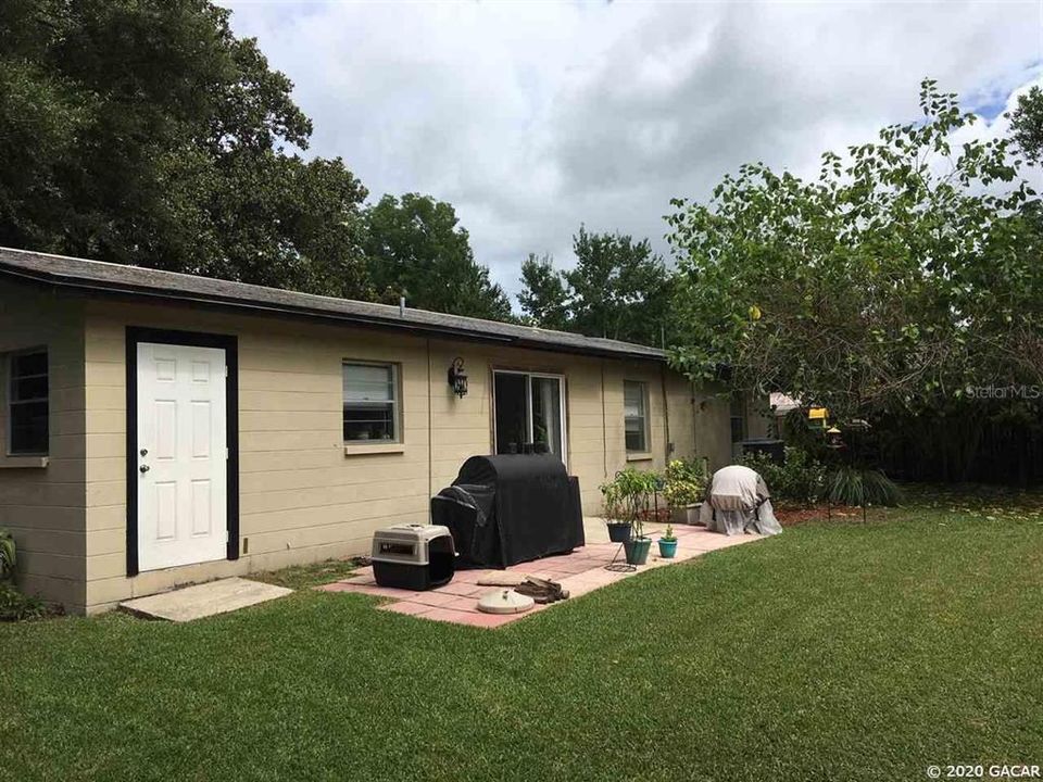 Recently Rented: $1,200 (3 beds, 2 baths, 1293 Square Feet)