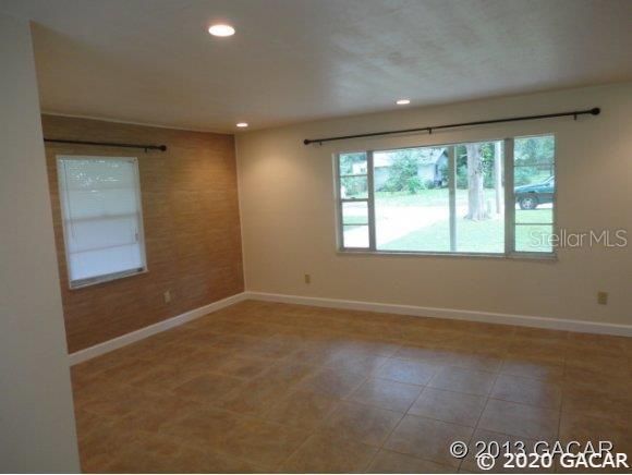 Recently Rented: $1,200 (3 beds, 2 baths, 1293 Square Feet)